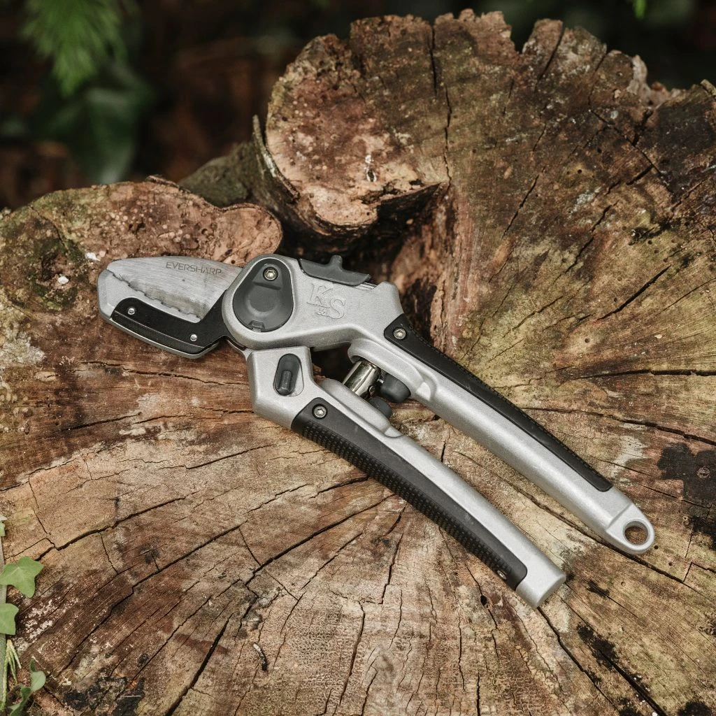 Eversharp: Secateurs ~ Hard Wood - Alton Garden Centre 6 Eversharp: Secateurs ~ Hard Wood - Alton Garden Centre - Image 4