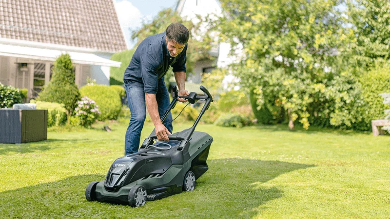 BOSCH AdvancedRotak 650 Electric Lawnmower | Alton Garden Centre 4 BOSCH AdvancedRotak 650 Electric Lawnmower | Alton Garden Centre - Image 2