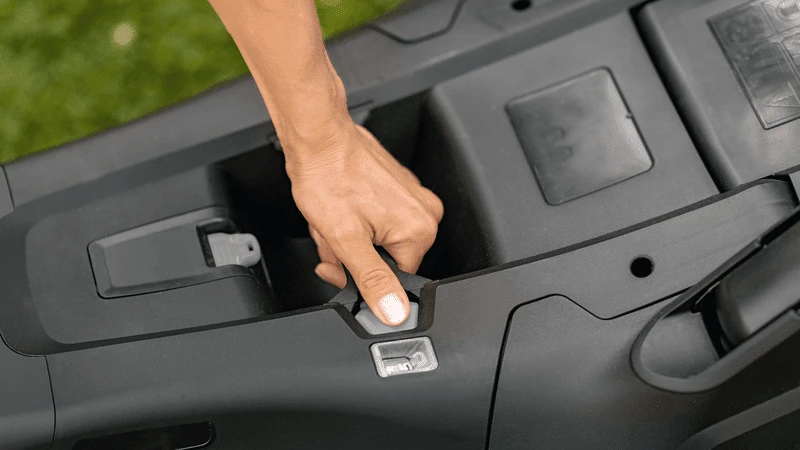 BOSCH AdvancedRotak 650 Electric Lawnmower | Alton Garden Centre 5 BOSCH AdvancedRotak 650 Electric Lawnmower | Alton Garden Centre - Image 3