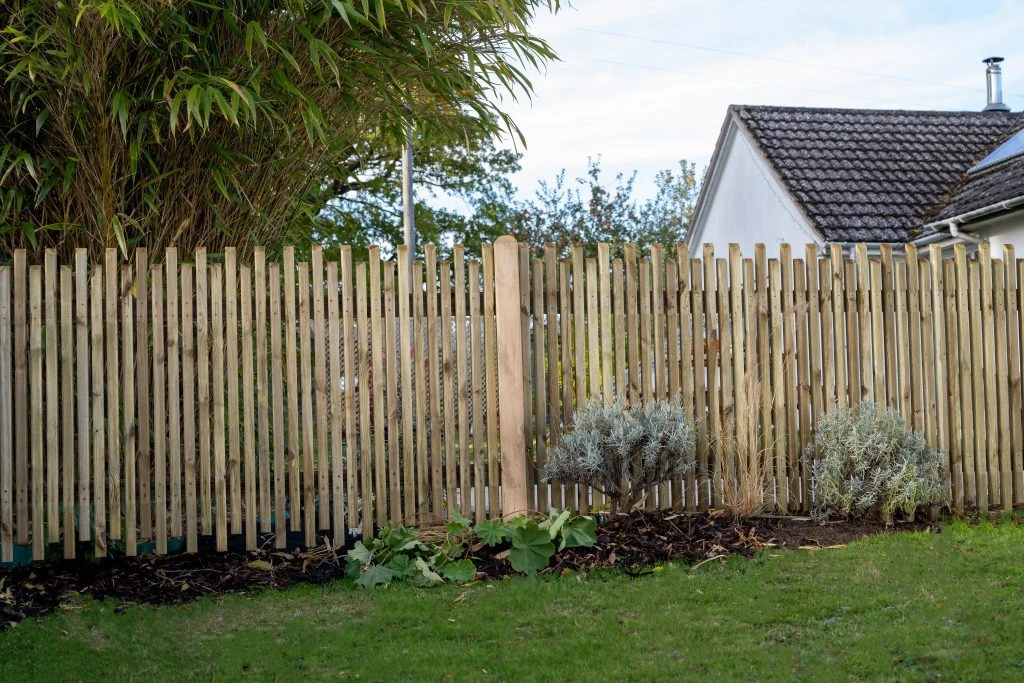Forest - Contemporary Picket Fencing 3ft (h) X 6ft (w) - Alton Garden Centre 3 Forest - Contemporary Picket Fencing 3ft (h) X 6ft (w) - Alton Garden Centre