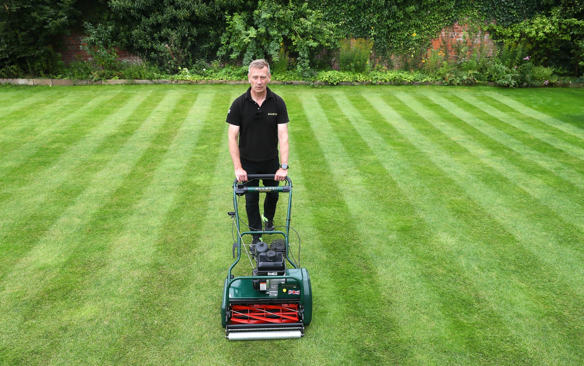 Allett Kensington 20B Petrol Cylinder Mower - Alton Garden Centre 5 Allett Kensington 20B Petrol Cylinder Mower - Alton Garden Centre - Image 3