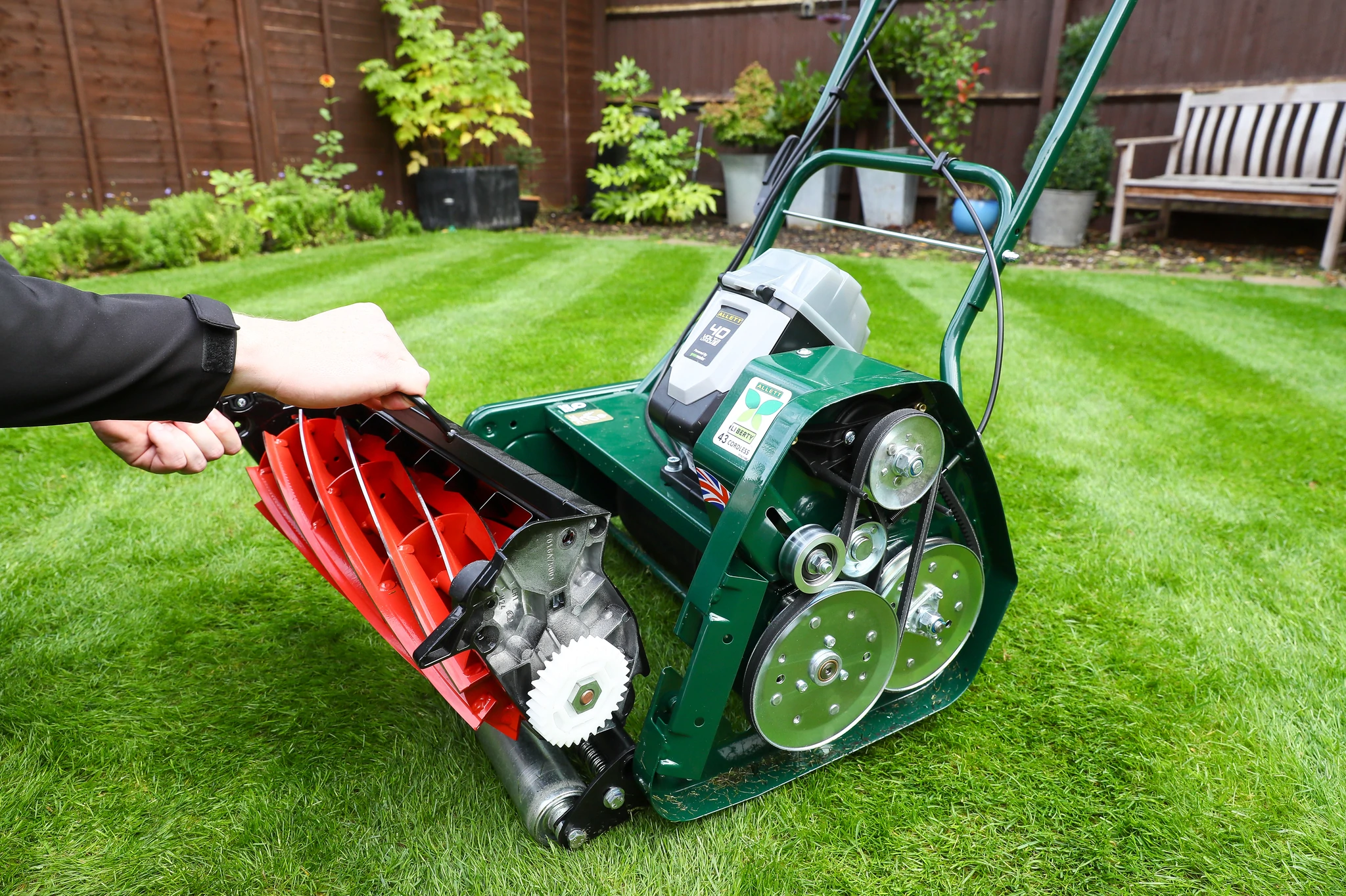 Allett Liberty 43 17" Battery Cylinder Lawnmower - Alton Garden Centre 11 Allett Liberty 43 17" Battery Cylinder Lawnmower - Alton Garden Centre - Image 9