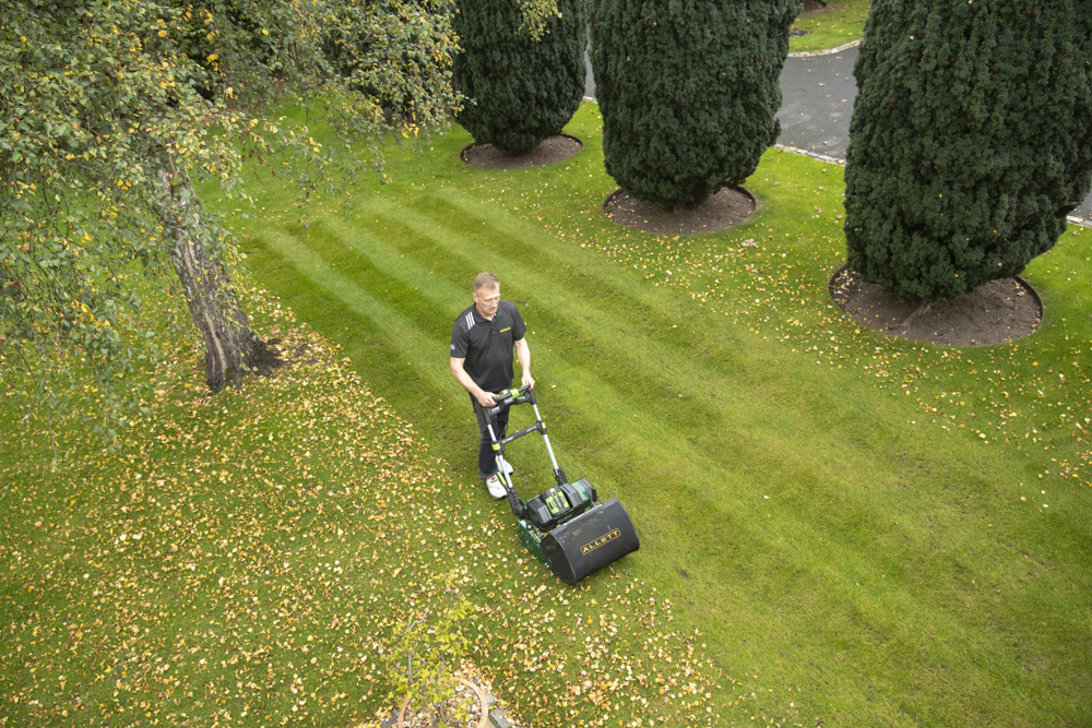 Allett Stirling 51 20" Battery Cylinder Mower With 5AH Battery & Rapid Charger - Alton Garden Centre 8 Allett Stirling 51 20" Battery Cylinder Mower With 5AH Battery & Rapid Charger - Alton Garden Centre - Image 6