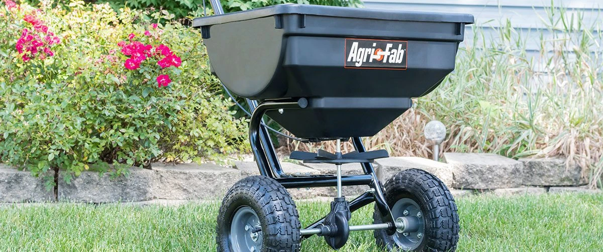 Agri-Fab Deluxe Push Spreader - Alton Garden Centre 4 Agri-Fab Deluxe Push Spreader - Alton Garden Centre - Image 2