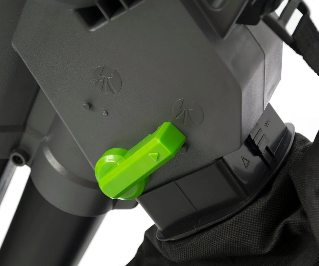 The Handy V3000 Variable-Speed Electric Blow/Vac - Alton Garden Centre 6 The Handy V3000 Variable-Speed Electric Blow/Vac - Alton Garden Centre - Image 4