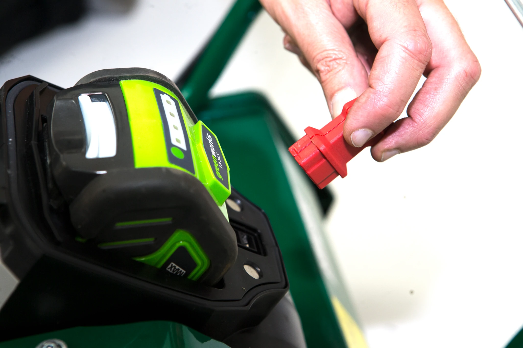 Allett Liberty 43 17" Battery Cylinder Lawnmower - Alton Garden Centre 8 Allett Liberty 43 17" Battery Cylinder Lawnmower - Alton Garden Centre - Image 6